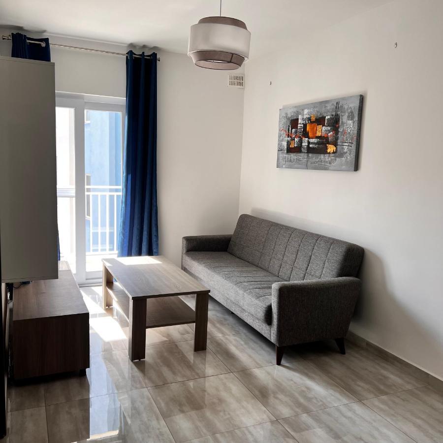 F3 Room 2, Private Room Two Single Beds Shared Bathroom Msida Exterior photo